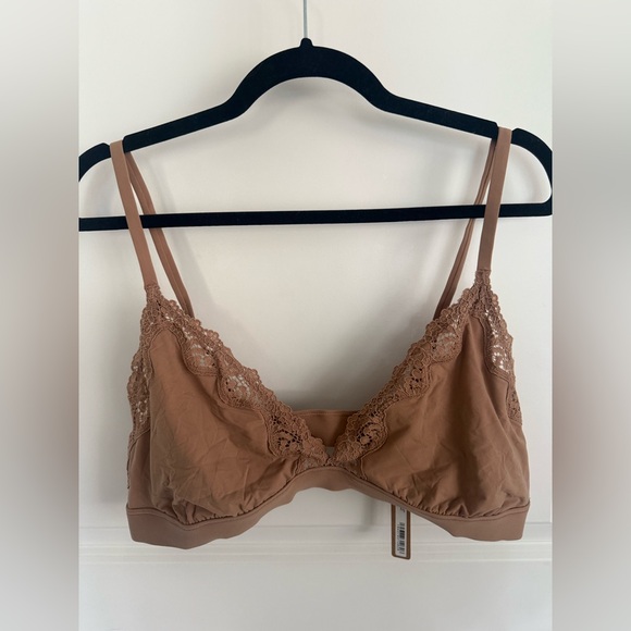 SKIMS Fits Everybody Lace Triangle Bralette SIENNA - Picture 1 of 5
